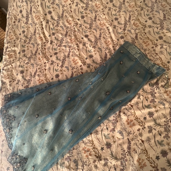 Stunning blue sari Indian dress - Picture 3 of 4